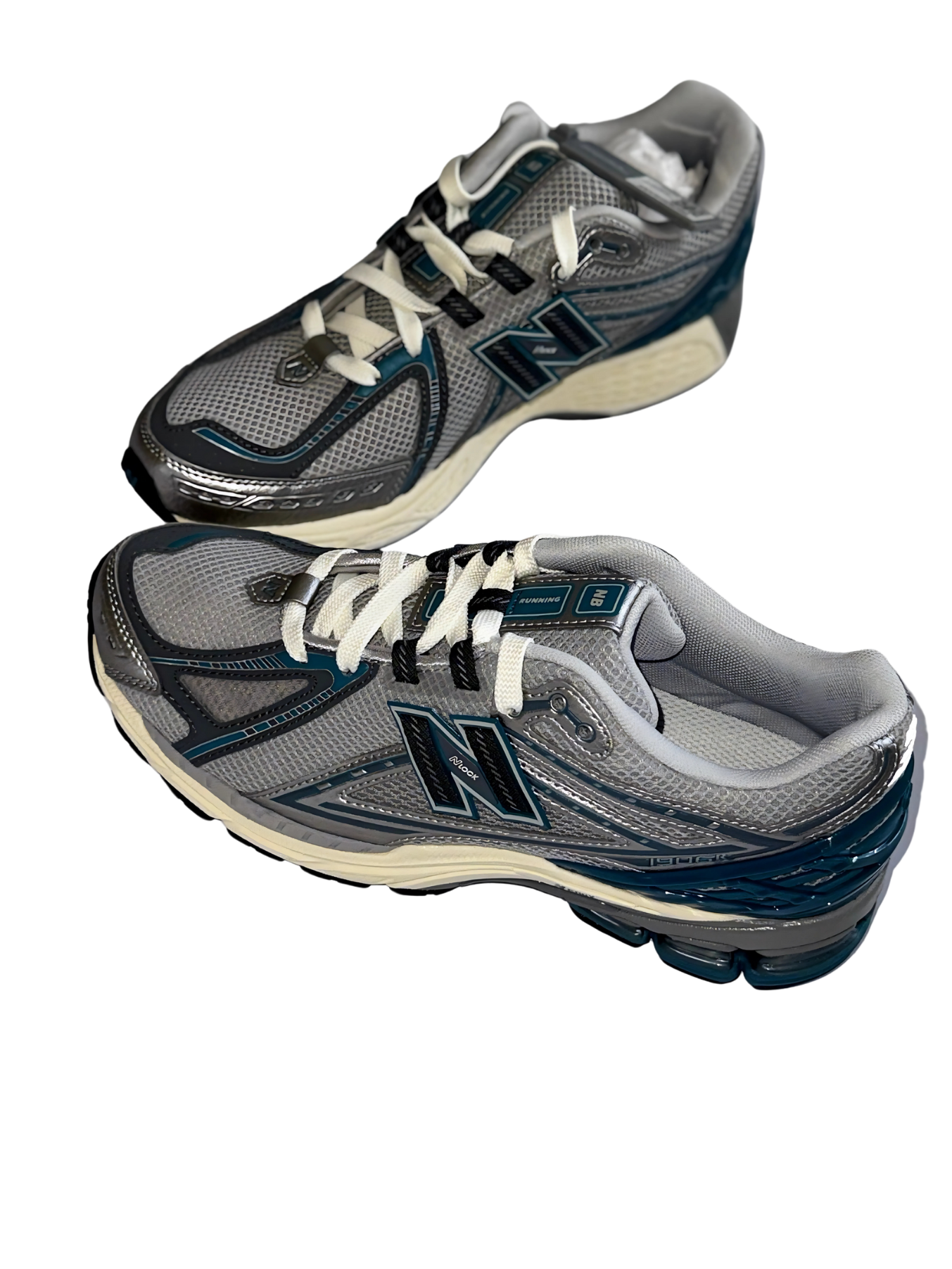 NEW BALANCE SHOES